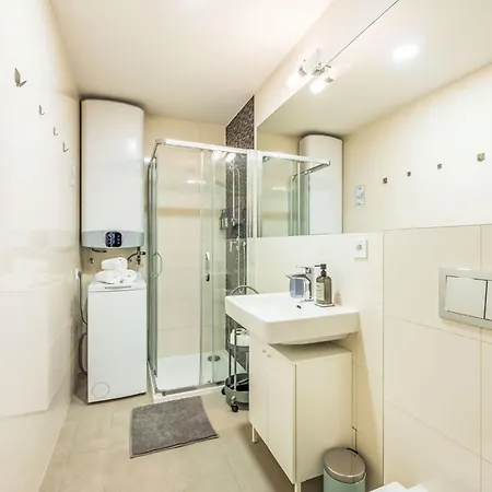 Celakovsky-1 By Interhome براغ